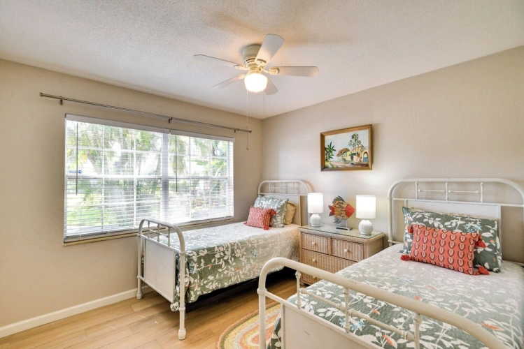 2 Bedrooms Apartment