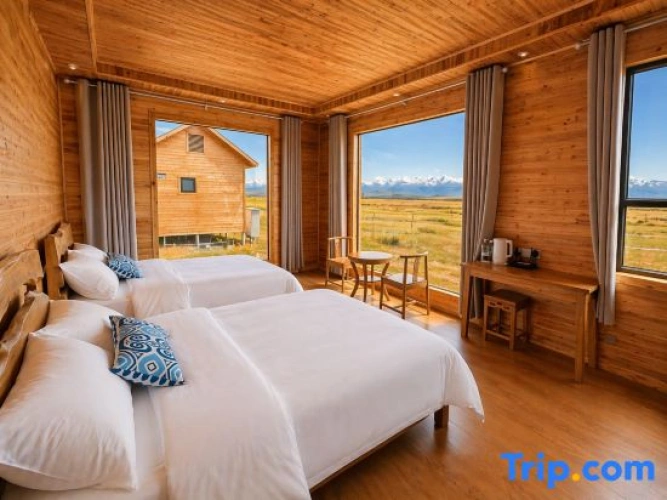 Standard Twin room with mountain view