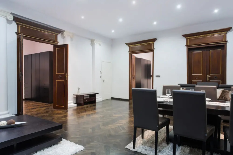 2 Bedrooms Luxury Apartment with city view