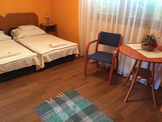 Standard Triple room