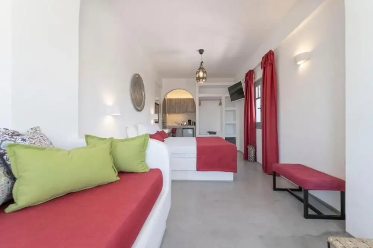 Standard Triple room with garden view