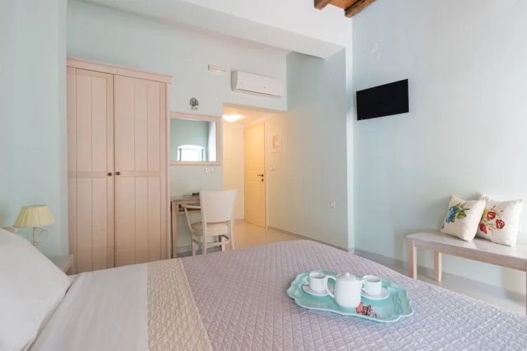 999 Luxury Hotel