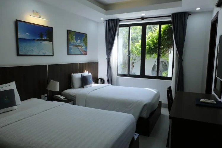 Economy Twin room with balcony and with garden view