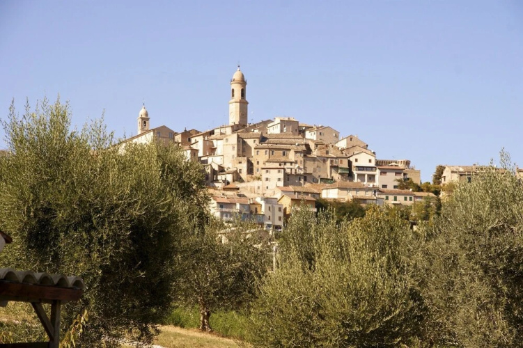 Charming 2-bed Apartment in Petritoli