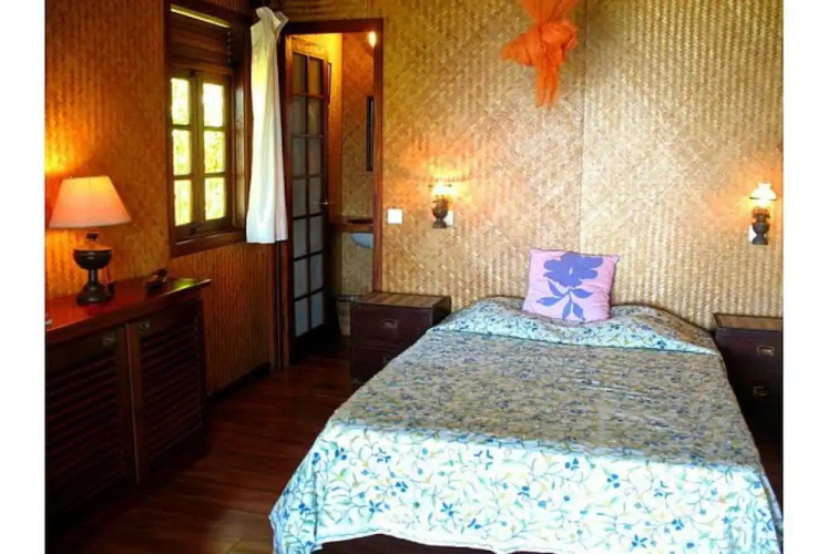 Fare Upu beach front cottage - Moorea