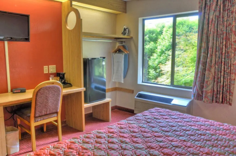 Smoky Mountain Inn & Suites