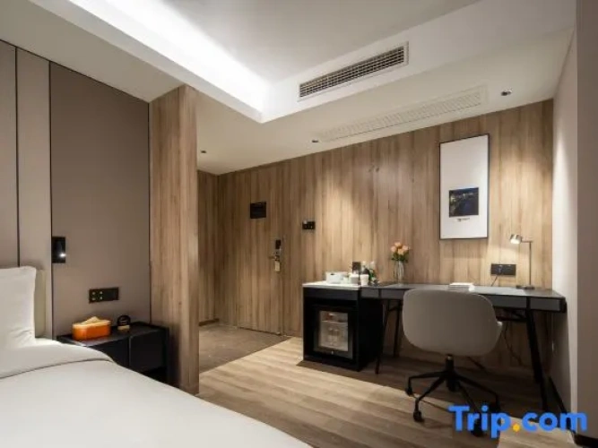 Standard Double room with city view