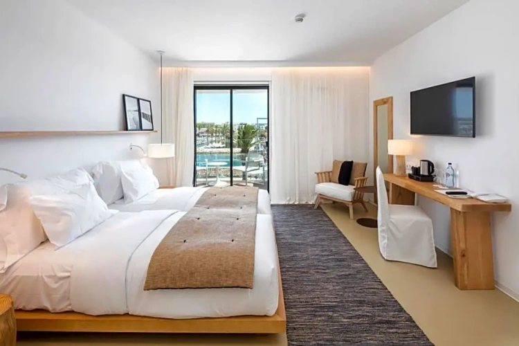 Standard Twin room with marina view