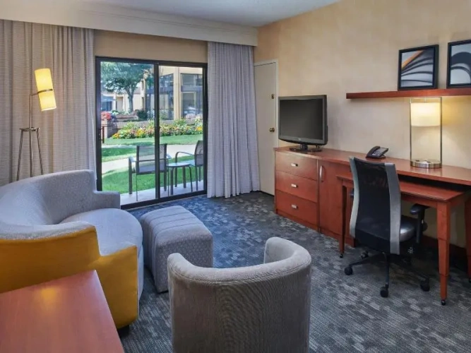 Standard Quadruple room with view