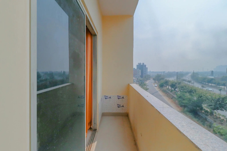 OYO 76456 Hotel Noida Hub 2