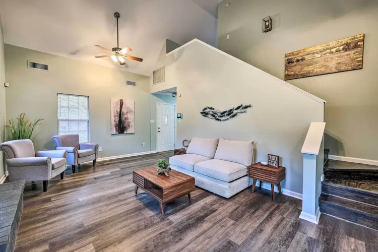 Tranquil Retreat w/ Dock on Lake Hamilton!