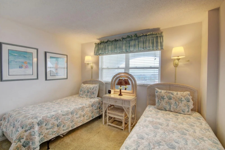 562 El Matador 2 Bedroom Condo by RedAwning
