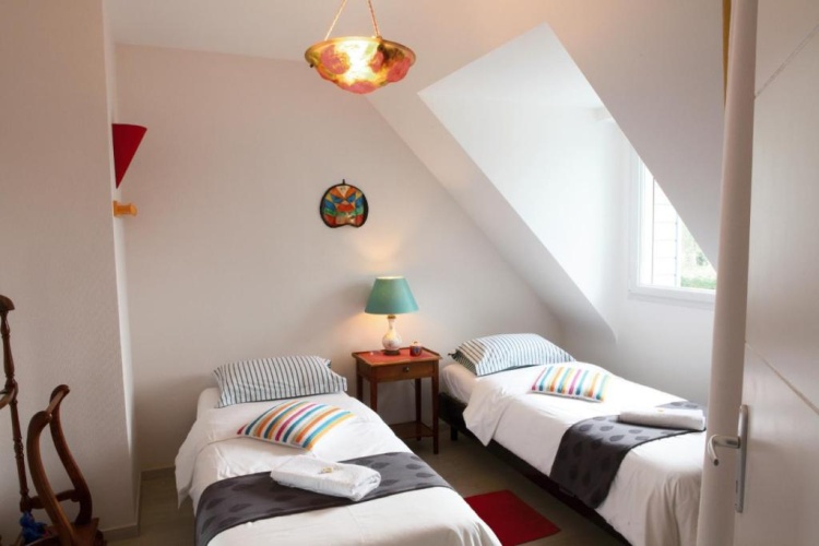 Standard Triple room with garden view