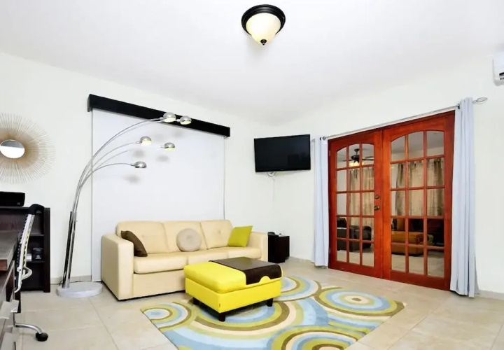 Jolie Villa