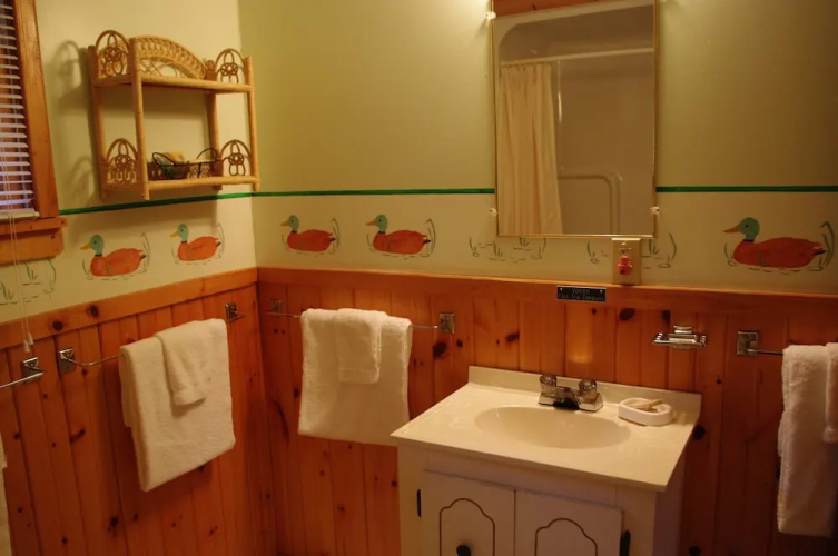 Hay Lake Lodge & Cottages