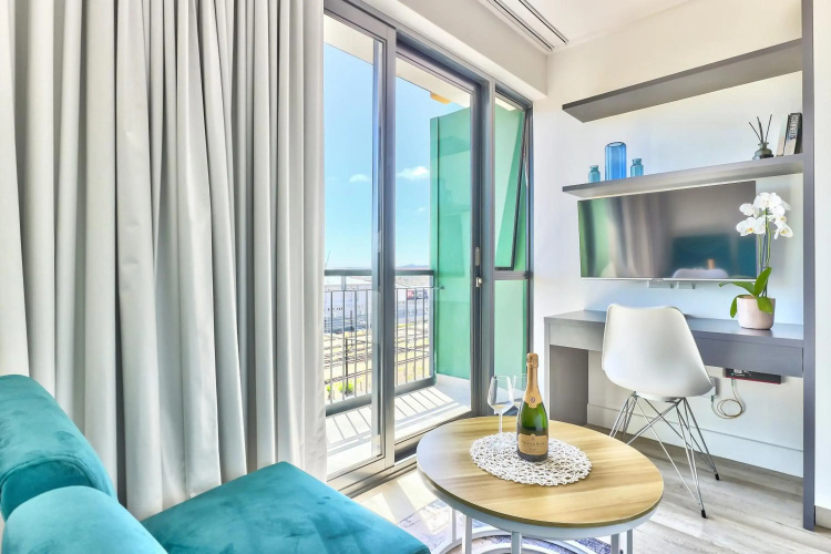 Stunning work pad on 1onAlbert- 601