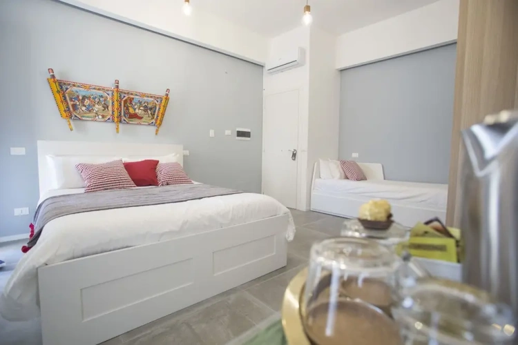 Deluxe Triple room with city view