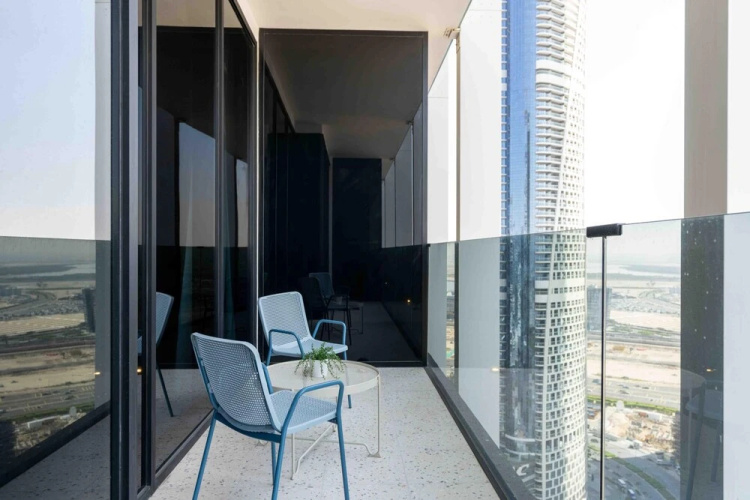 Sleek 1BR w Balcony in Business Bay