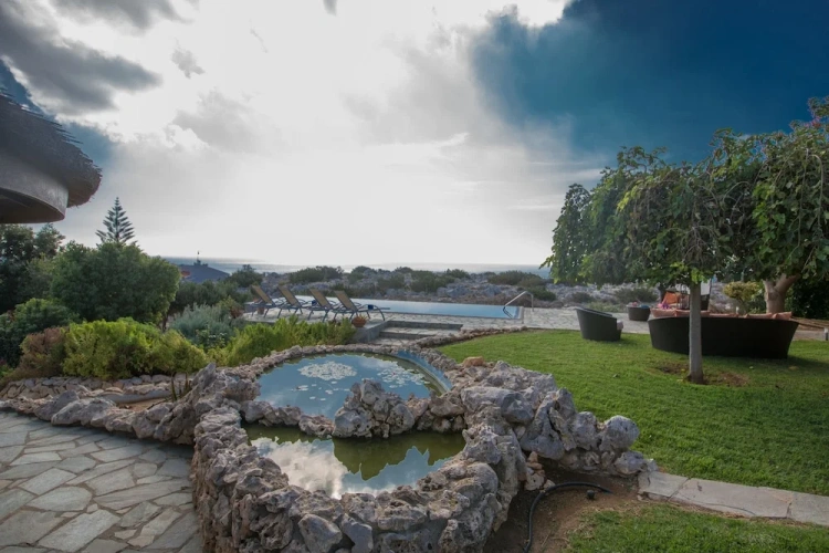 4 Bedrooms Villa with garden view