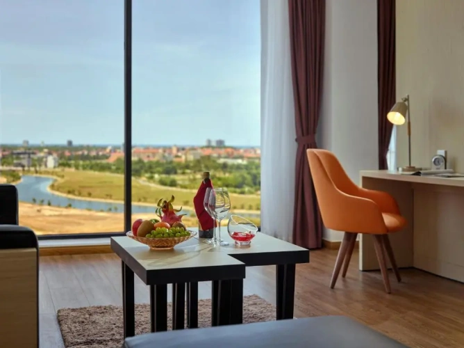 Suite with city view