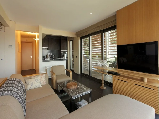 1 Bedroom Luxury Apartment with sea view