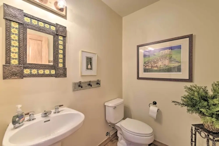 5 Bedrooms Cottage