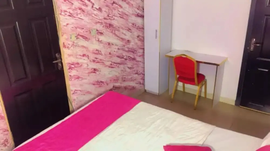 Autograph Apartment