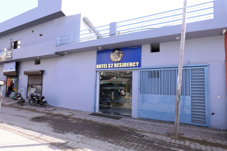 Hotel S2 Residency Near Railway Station Chandigarh - Chandigarh