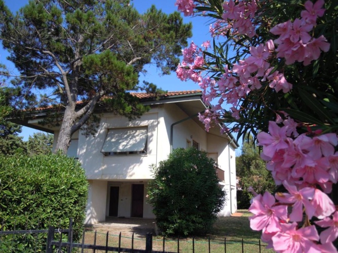 4 Bedrooms Cottage