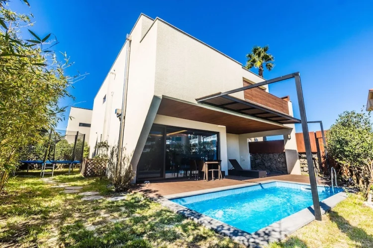 Villa with ocean view
