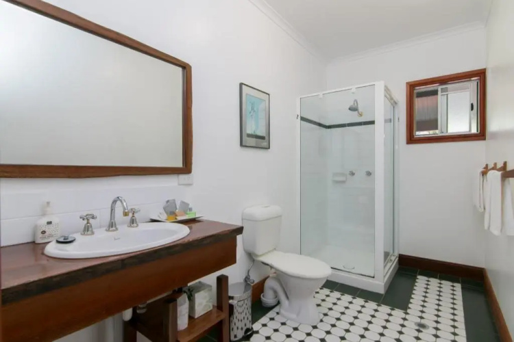 Daintree Manor Bed & Breakfast