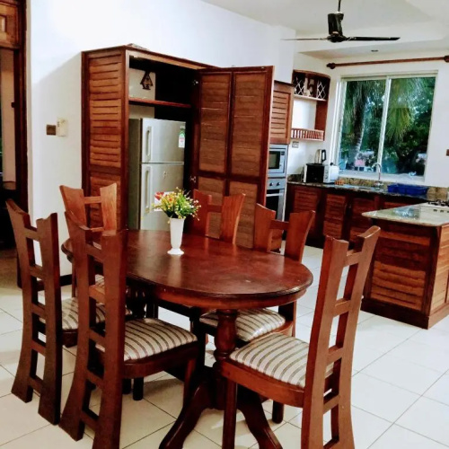 Lovely 2 bedroom beach front apartment