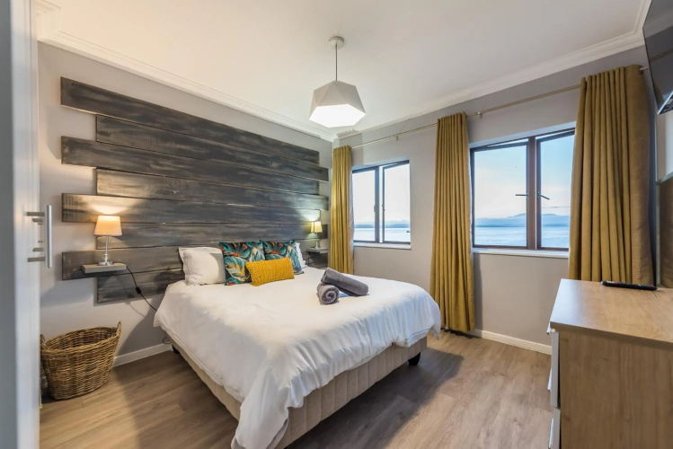 Beacon Wharf , George Hay 5 Seafront Accommodation