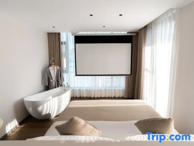 Standard Family room with balcony and with mountain view