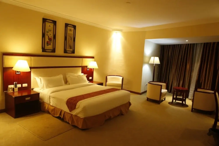 2 Bedrooms Executive Suite with balcony and with city view