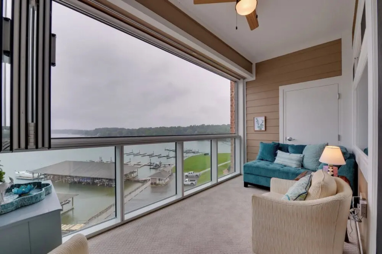 Resort Amenities & Beach Access: Huddleston Condo