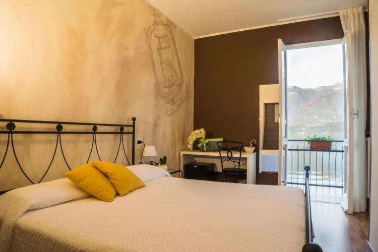 Standard Double room with lake view