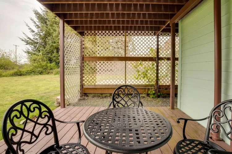Soothing Studio w/ Lush Views: 2 Mi to Beach!