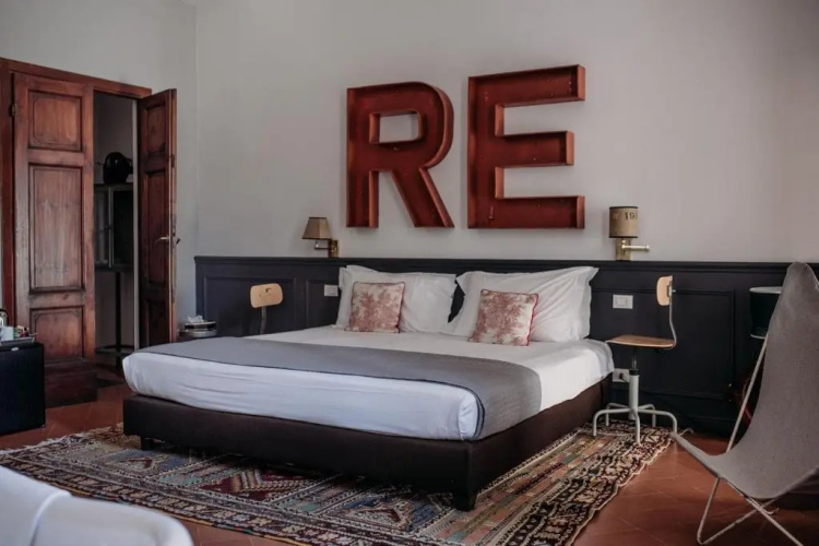 Soprarno Suites