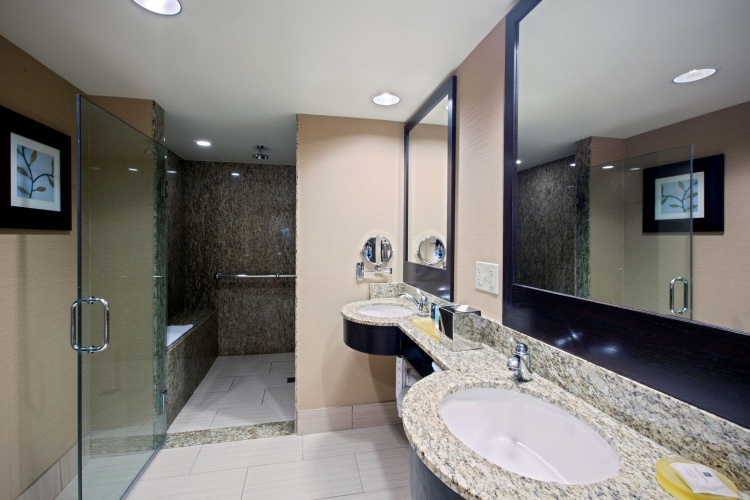 Crowne Plaza Lombard Downers Grove photo 11