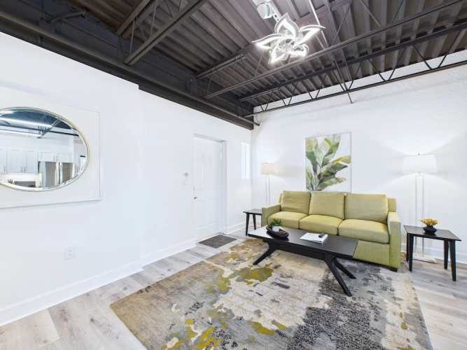 Modern Loft Near Port Beach Dining -unit 201