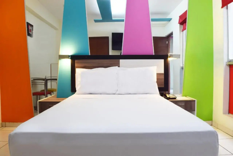 Hotel Colors Canada