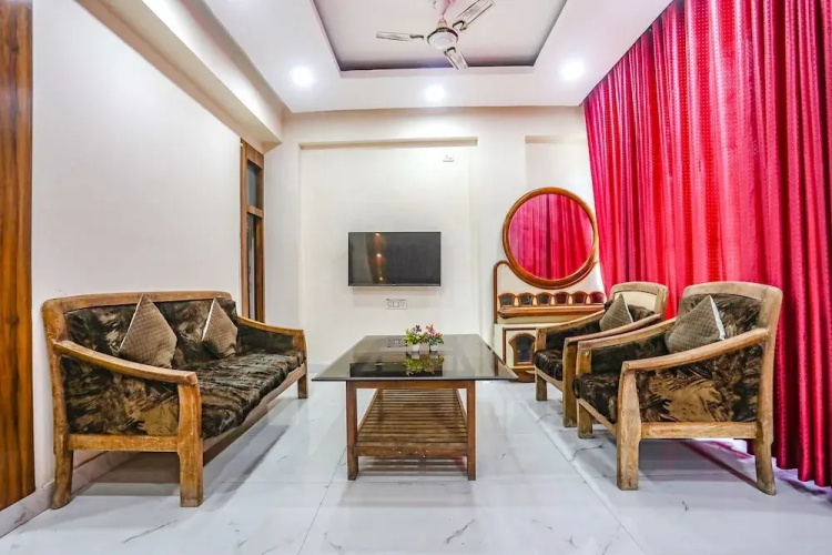 Fabhotel Imperail House