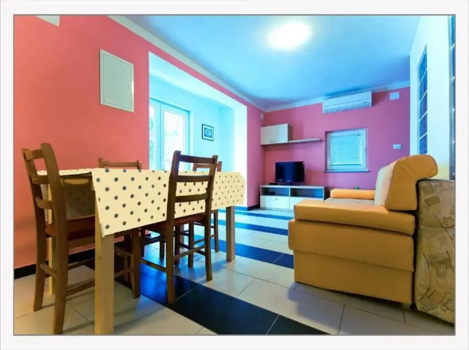 Apartments Lajci