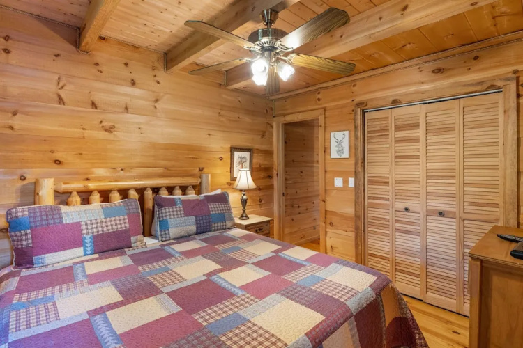 Games With A View 3 Bedroom Cabin by RedAwning