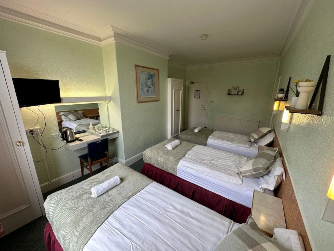 Standard Triple room