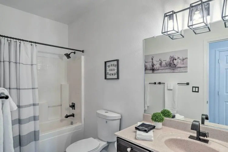 4 Bedrooms Cottage