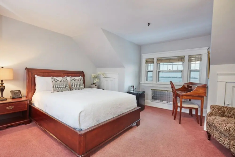 Inn at Longshore