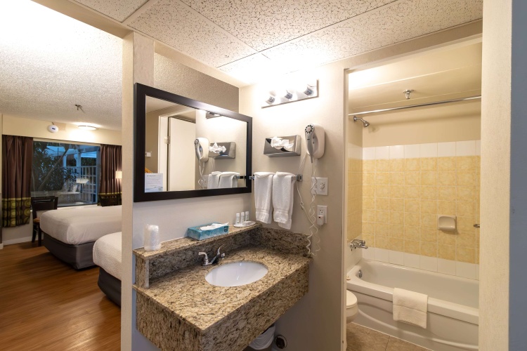 Super 8 by Wyndham Prince George photo 9