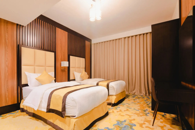 Golden Ship Hotel